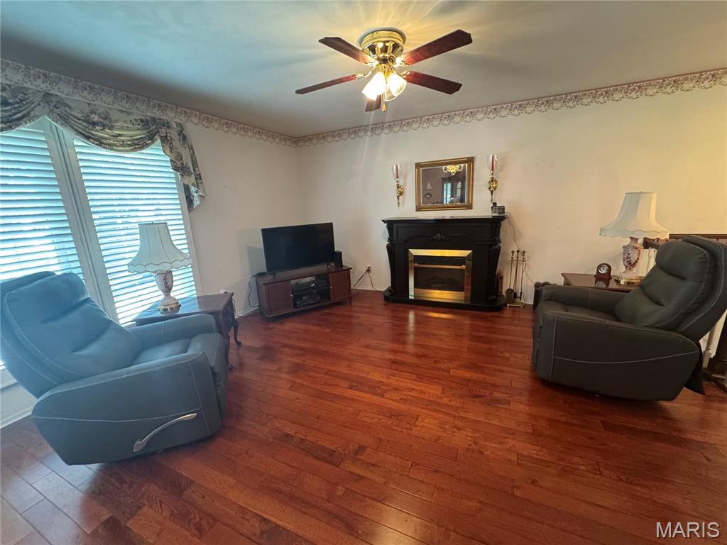 353 Bellestri Drive Property Photo 7