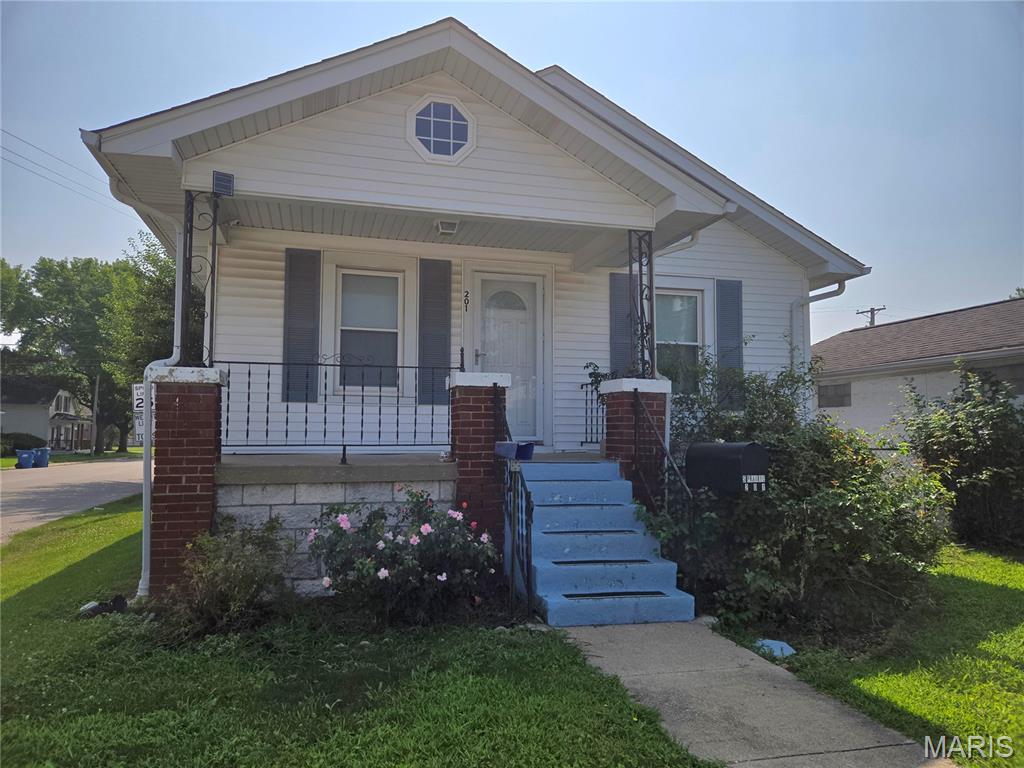 201 S Prairie Street Property Photo 1
