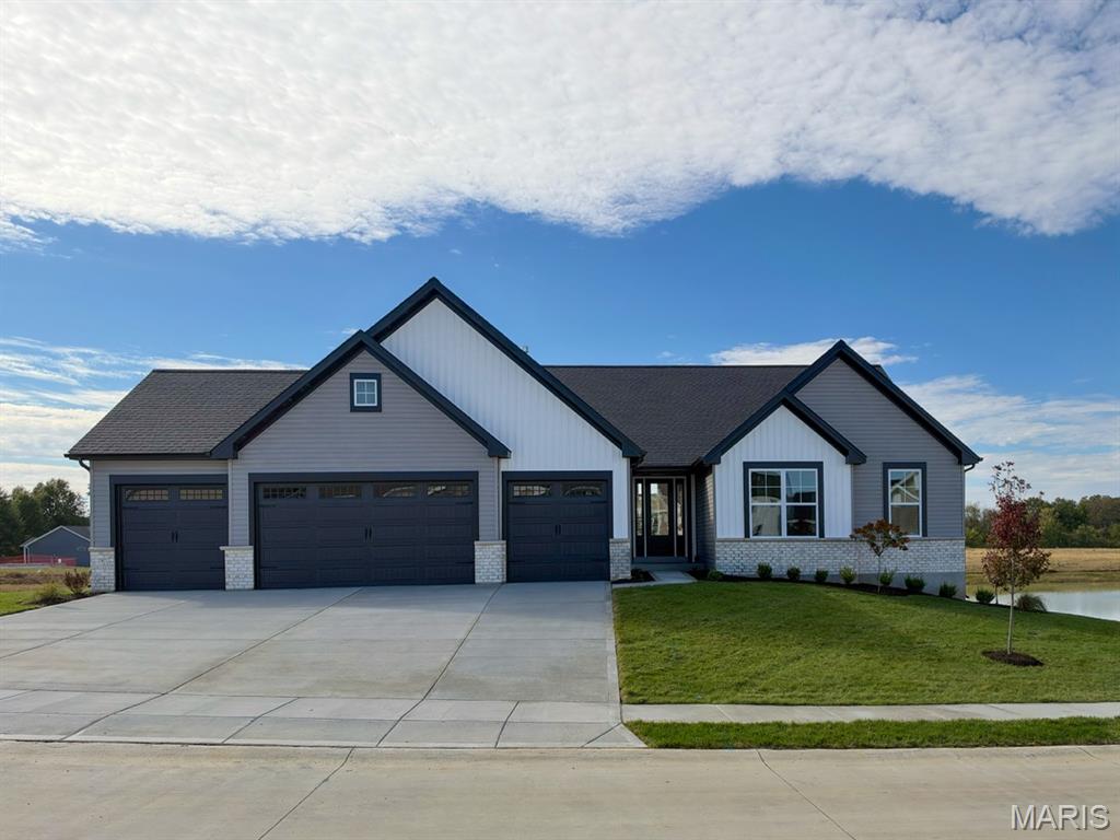 403 River Crest Crossing Property Photo 1