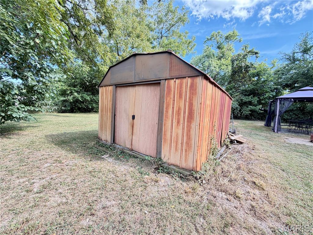 905 E 3rd Street Property Photo 28