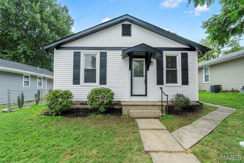 1128 Hall Street Property Photo 1