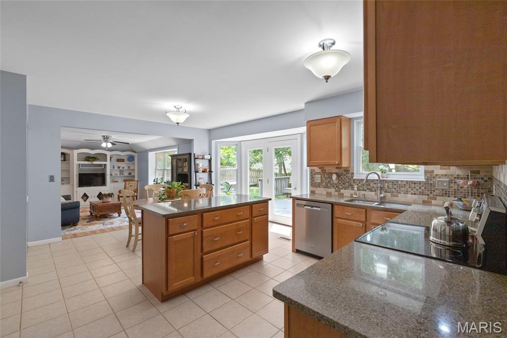 6508 Covington Oaks Drive Property Photo 4