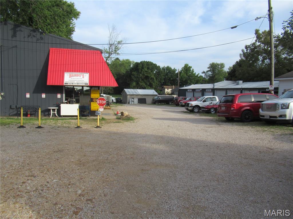 890 W Springfield Road