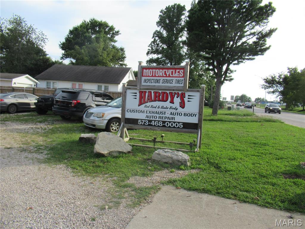 890 W Springfield Road Property Photo 2