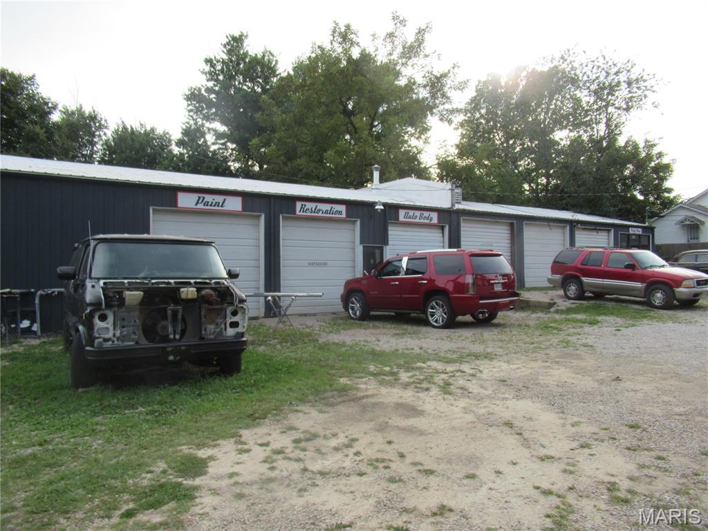890 W Springfield Road Property Photo 4