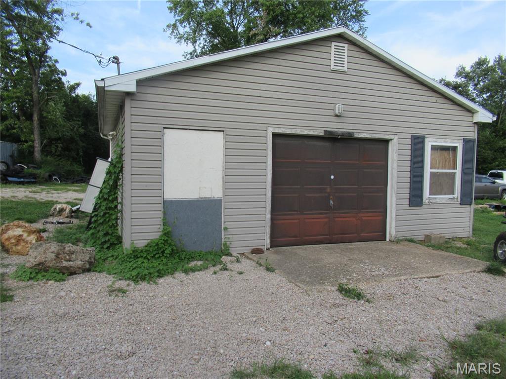 890 W Springfield Road Property Photo 7