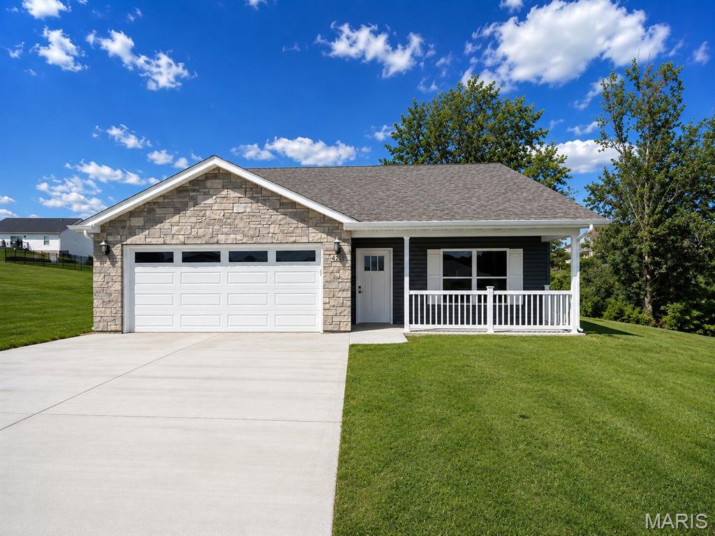 427 Cloverleaf Drive Property Photo 1