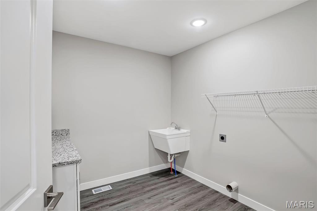 427 Cloverleaf Drive Property Photo 16