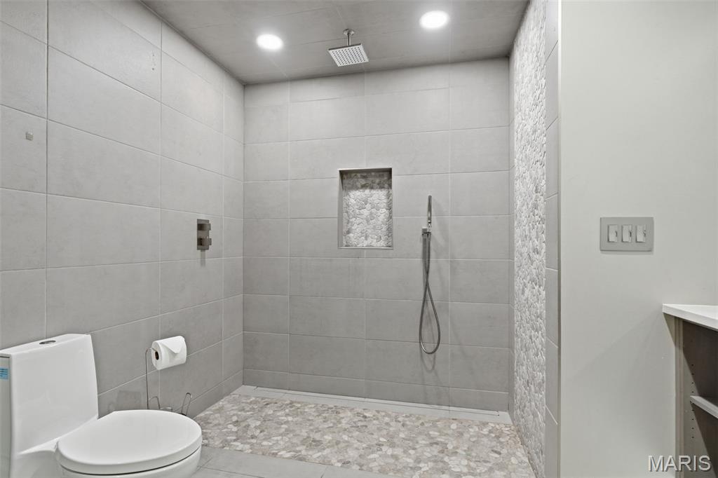 1212 Walnut Hill Farm Drive Property Photo 25