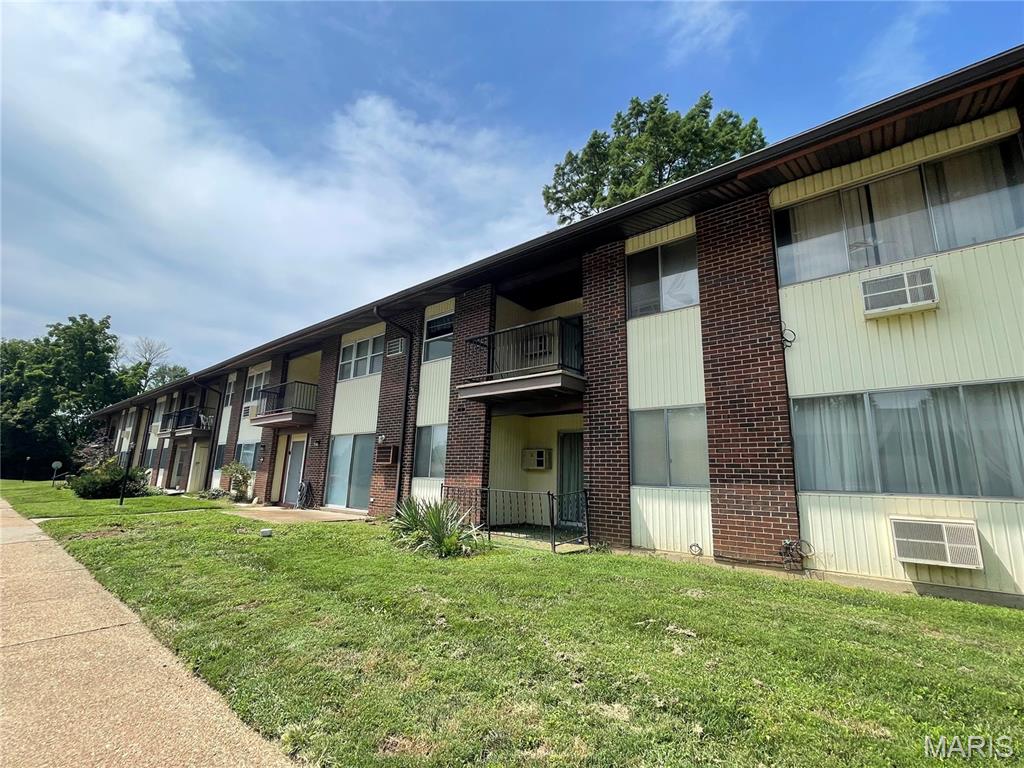 7559 Hazelcrest Drive B Property Photo 1
