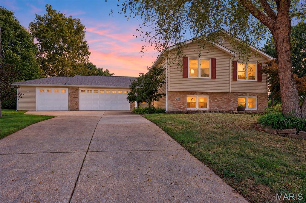 910 Summer Leaf Drive Property Photo 1