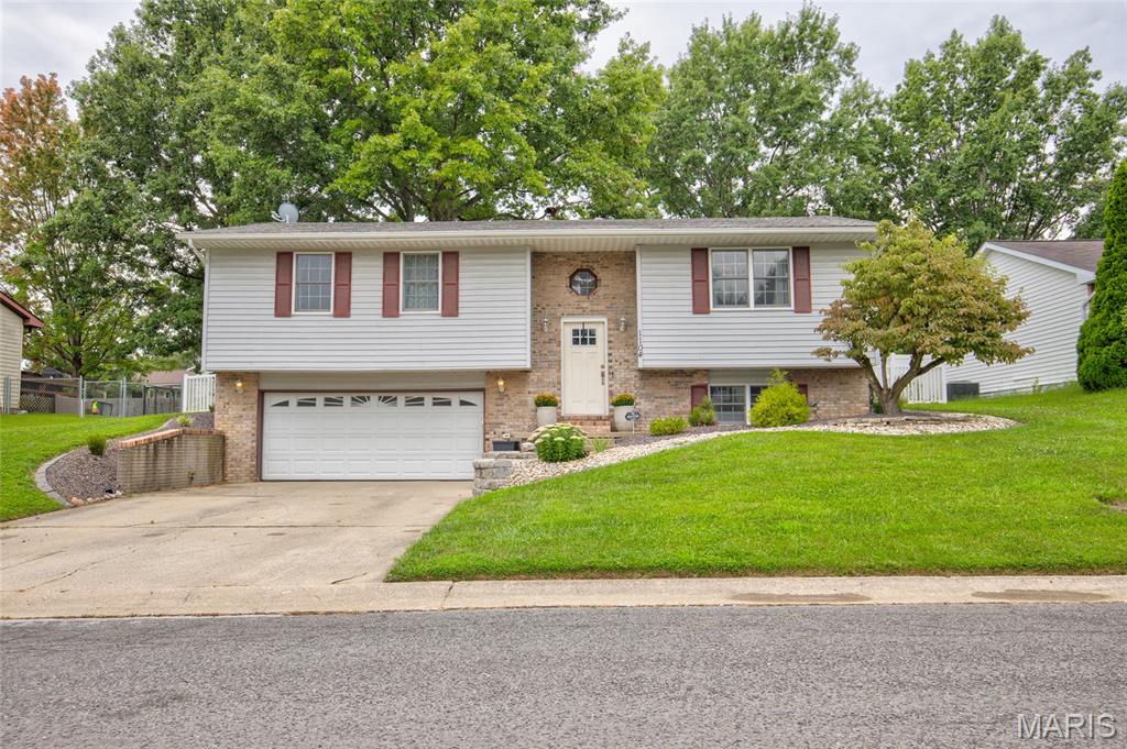 1104 Briarwood Drive Property Photo 1