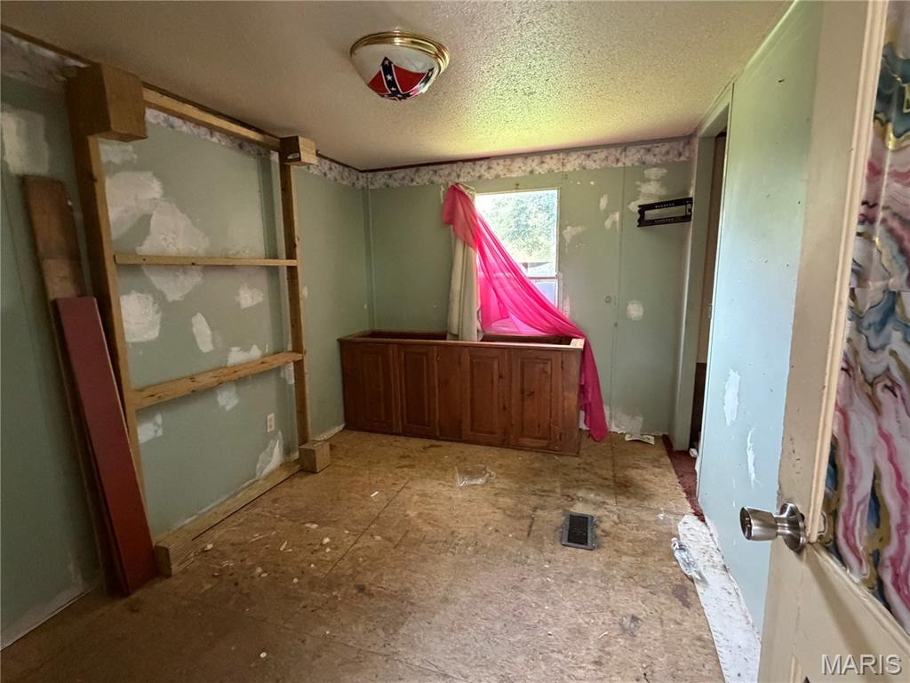 14192 Klondike Road Property Photo 7