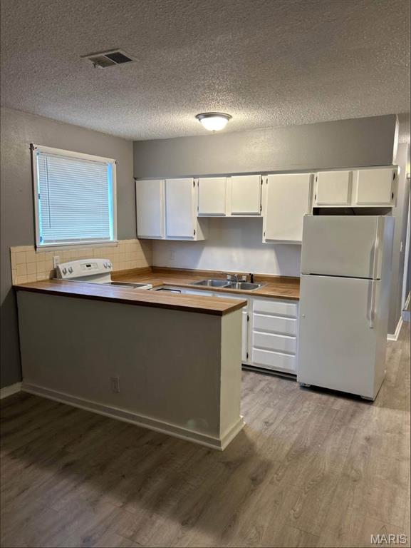 5976 Wabada Avenue Property Photo 3