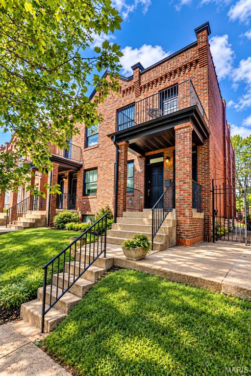 3321 DeMenil Place
