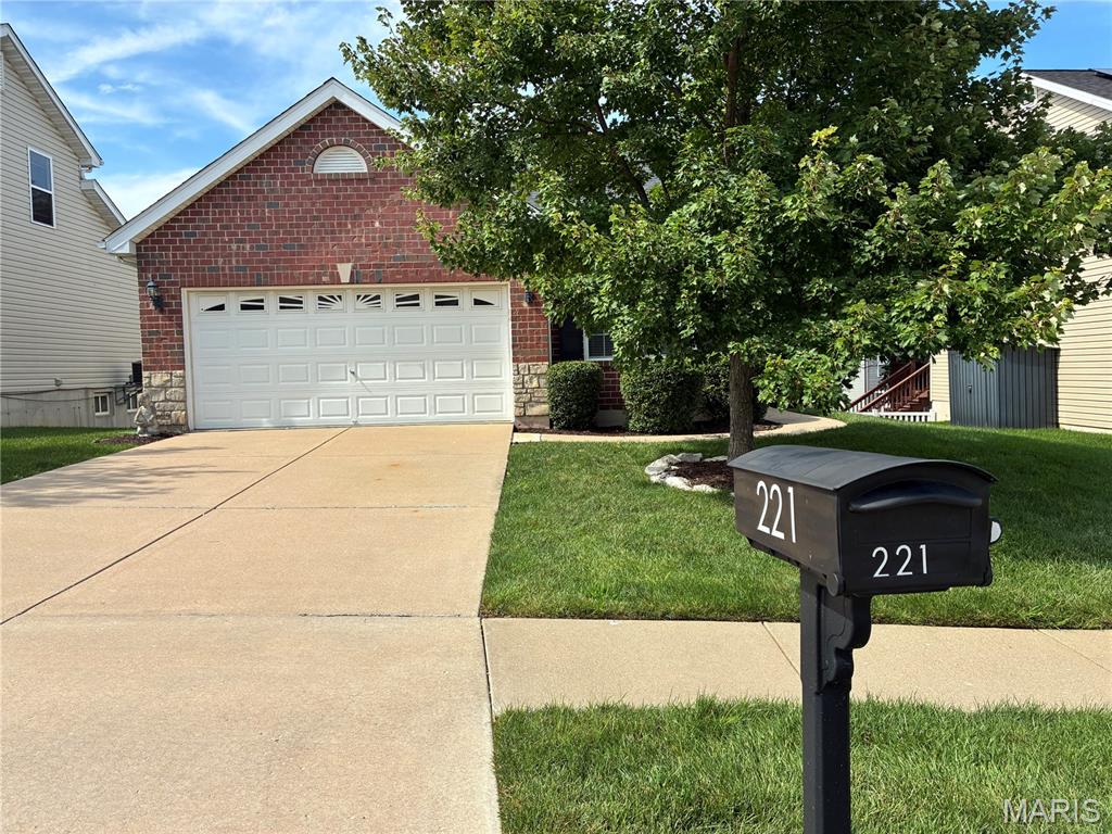 221 Stone Run Boulevard Property Photo 1