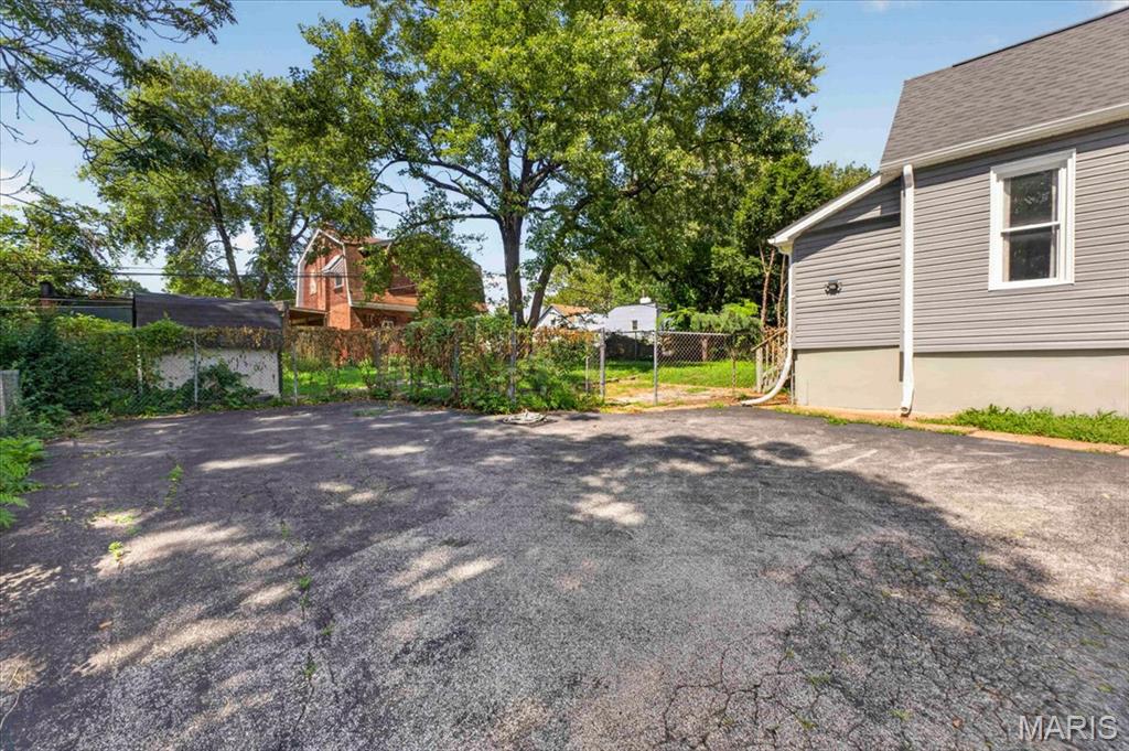 4840 Hamburg Avenue Property Photo 34