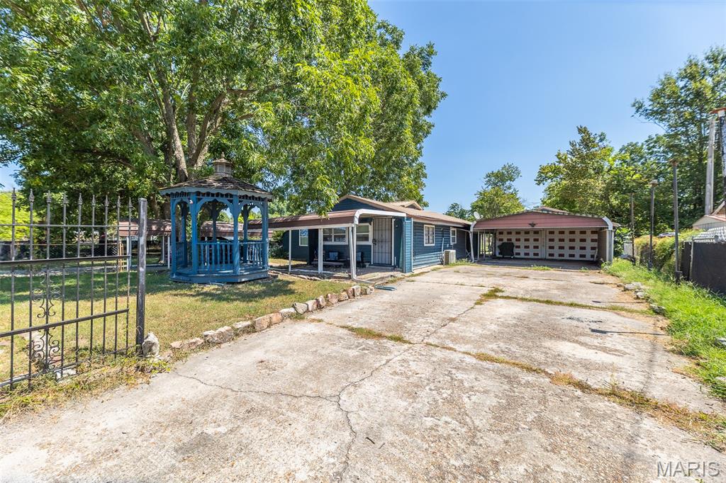 656 5th Street Property Photo 1