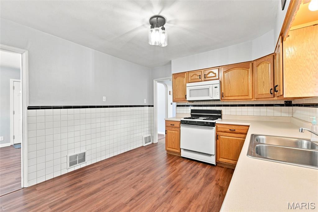 9809 Huntingdon Lane Property Photo 8