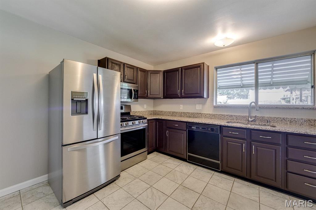 2728 Ashfield Drive Property Photo 8