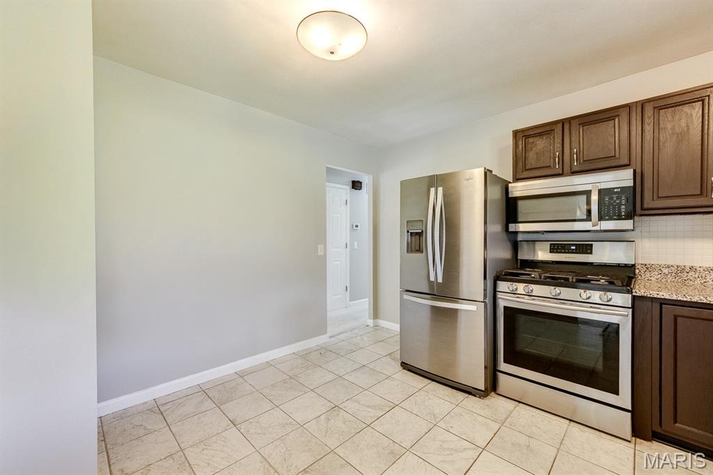 2728 Ashfield Drive Property Photo 9