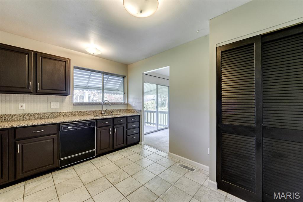 2728 Ashfield Drive Property Photo 10
