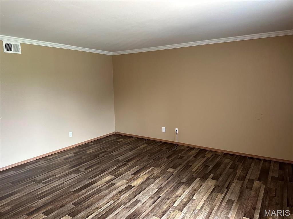 101 W 5th Street 2 Property Photo 3