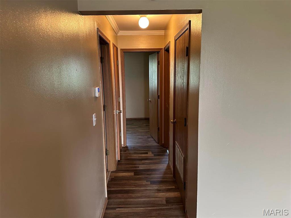 101 W 5th Street 2 Property Photo 6