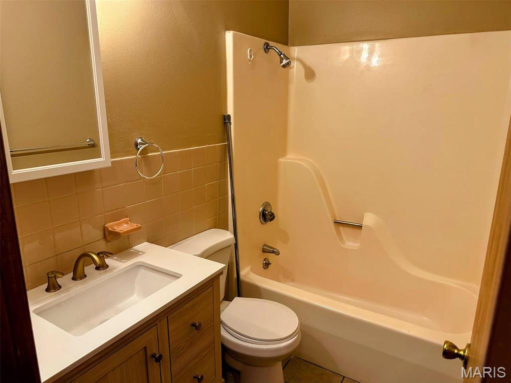 101 W 5th Street 2 Property Photo 8