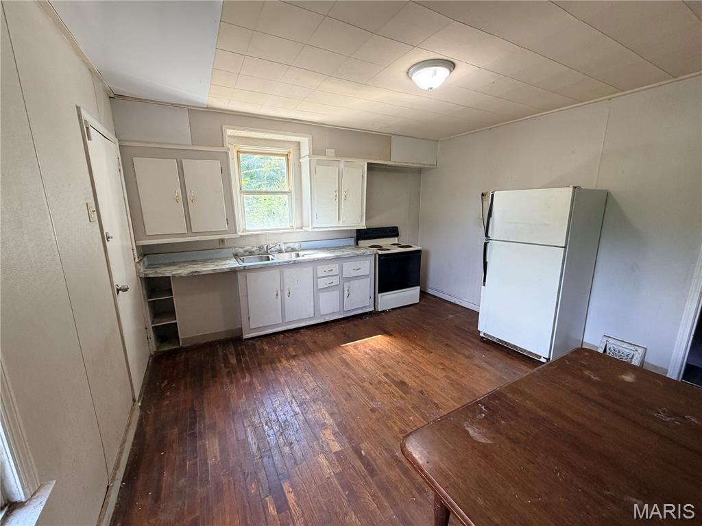 326 Midridge Drive Property Photo 3