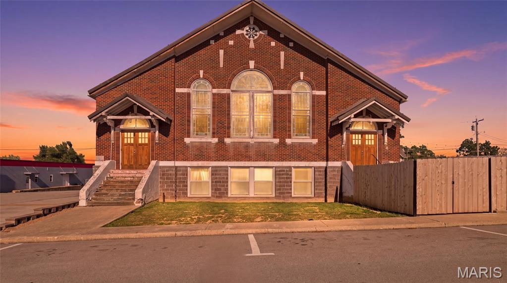 402 1st Street Property Photo 1