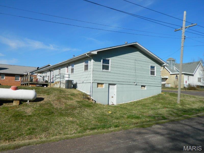 123 E 3rd Street Property Photo 3