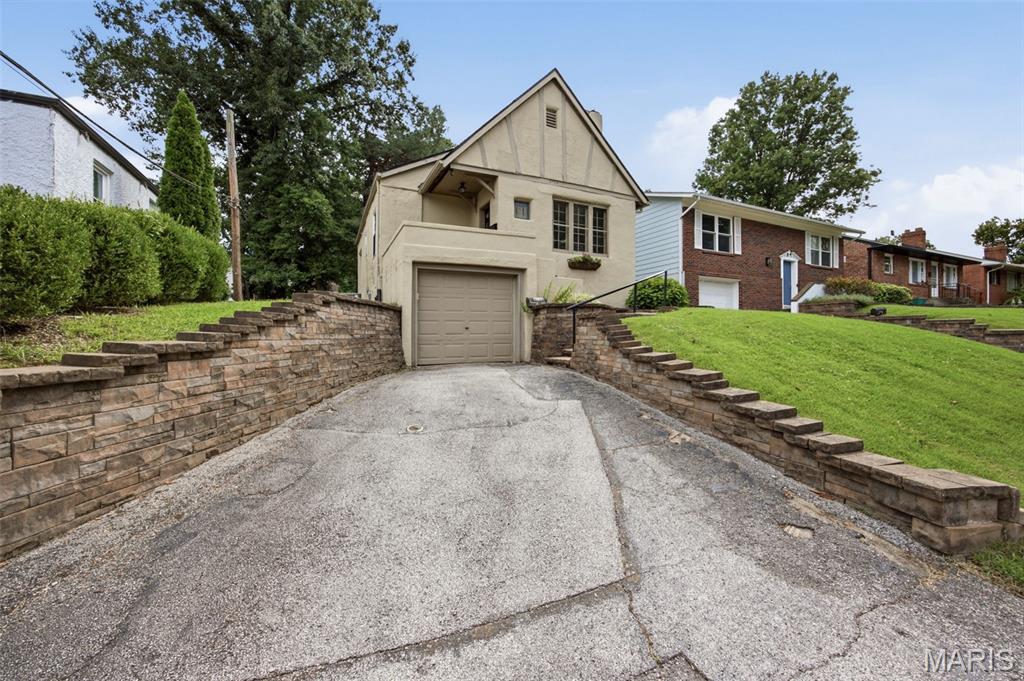 8748 Pine Avenue Property Photo 3