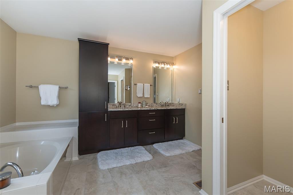 204 Hillsboro Court Property Photo 26