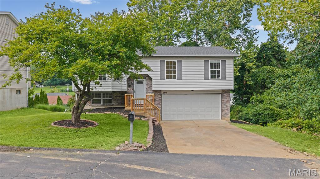 907 Guenzler Drive Property Photo 1