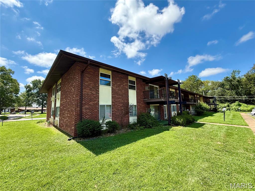 7601 Hazelcrest Drive E Property Photo 1