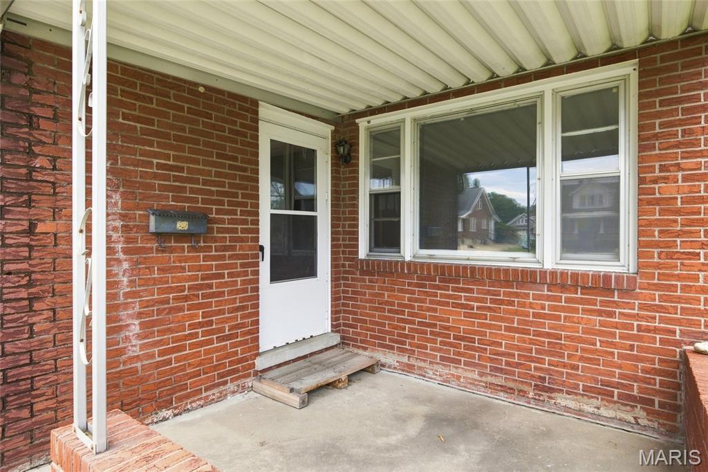 413 W 9th Street Property Photo 3