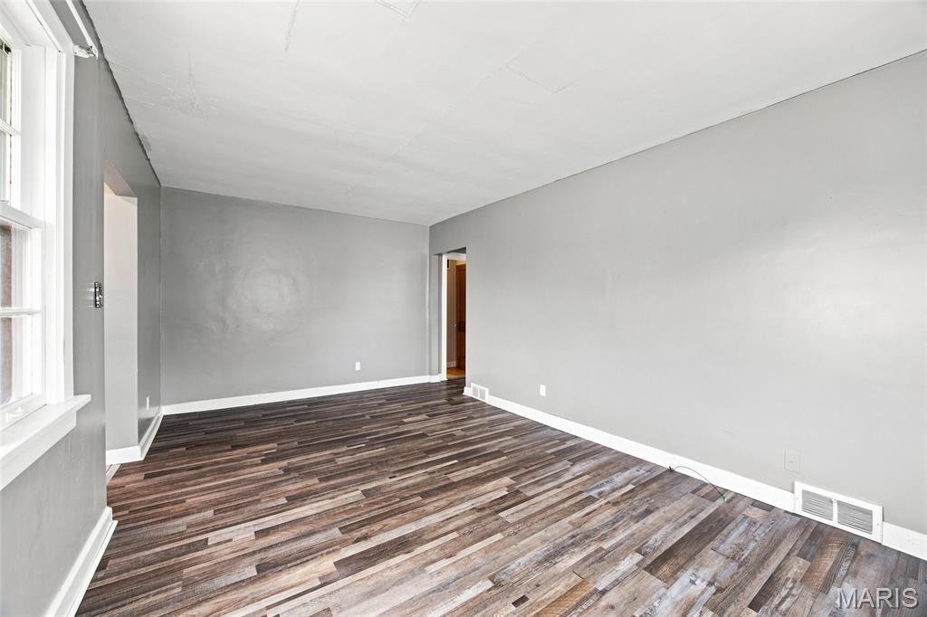 413 W 9th Street Property Photo 6