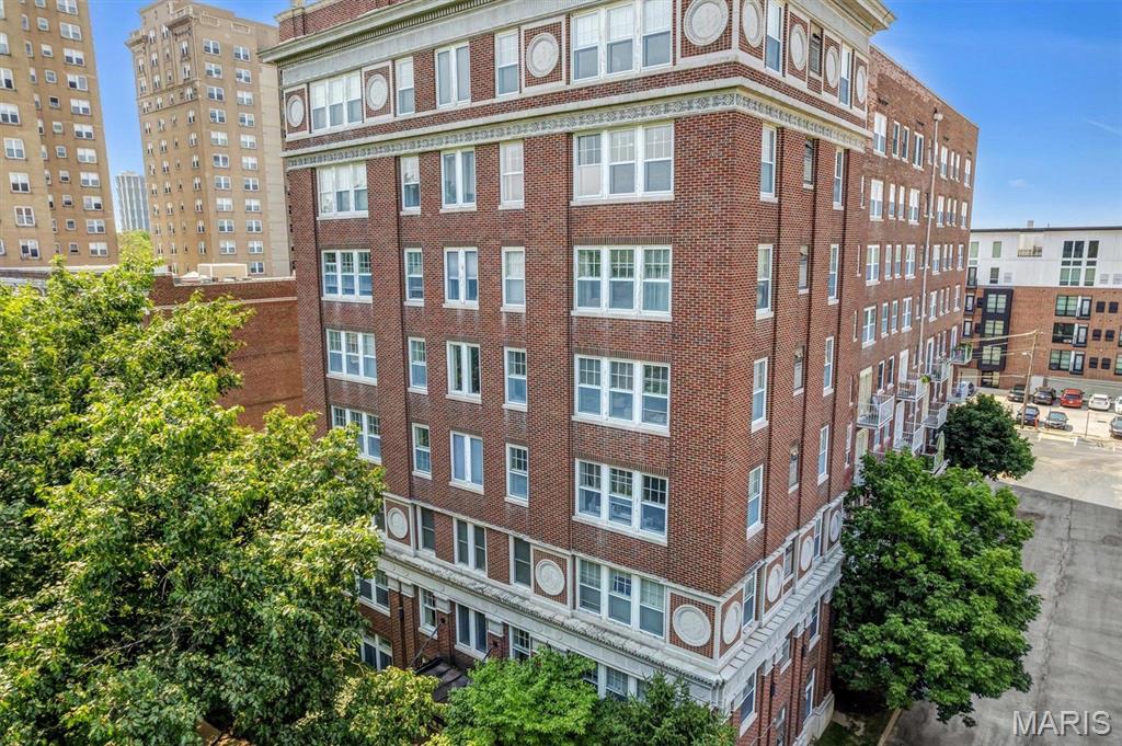 5330 Pershing Avenue 406 Property Photo 1