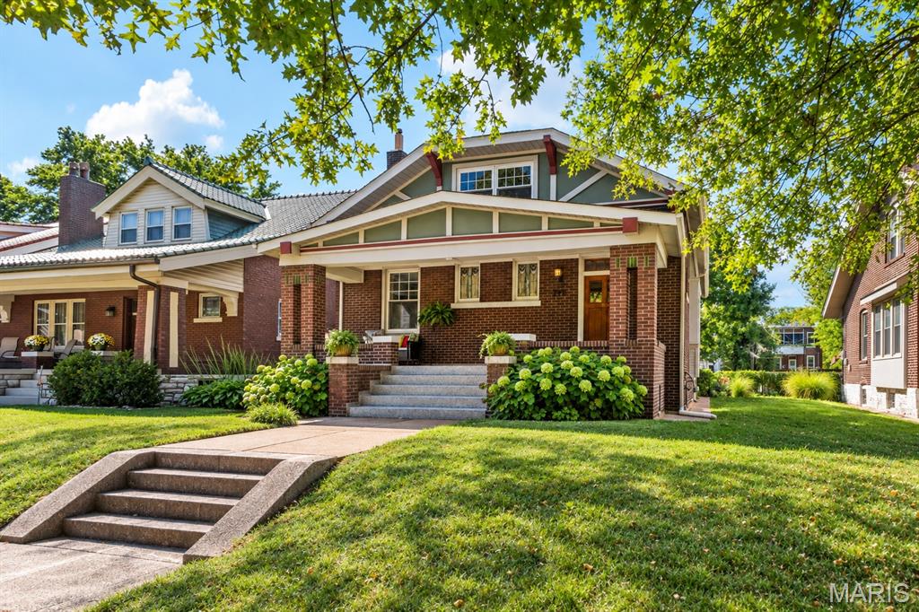 740 Bellerive Boulevard Property Photo 1