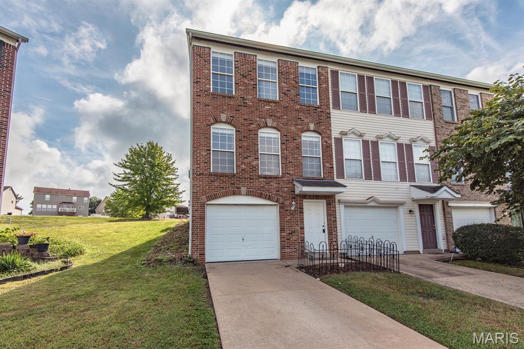 6 Robinson Circle Drive Property Photo 2