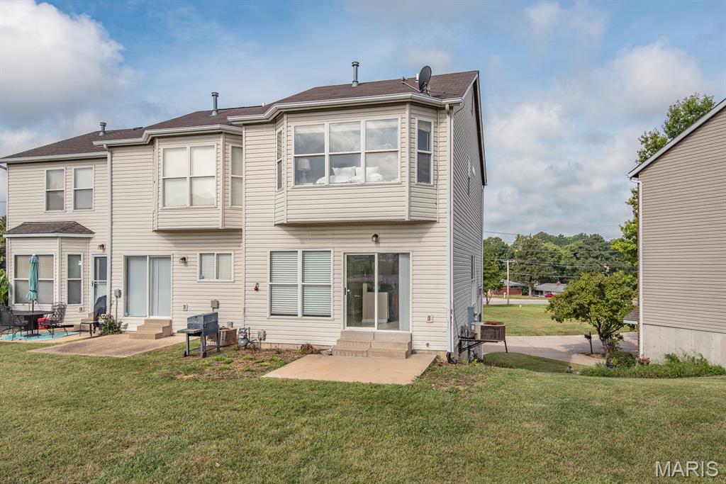 6 Robinson Circle Drive Property Photo 3