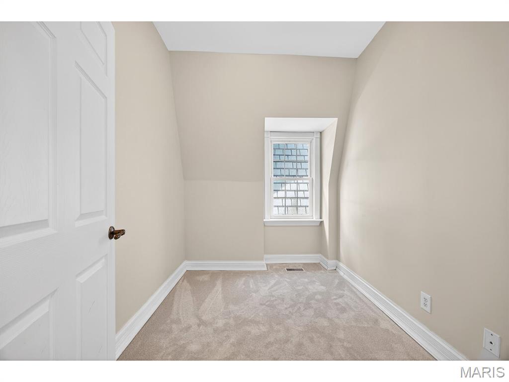 26054293 Property Photo 36