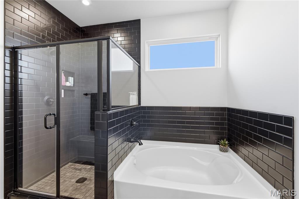 221 Kerry Downs Drive Property Photo 16