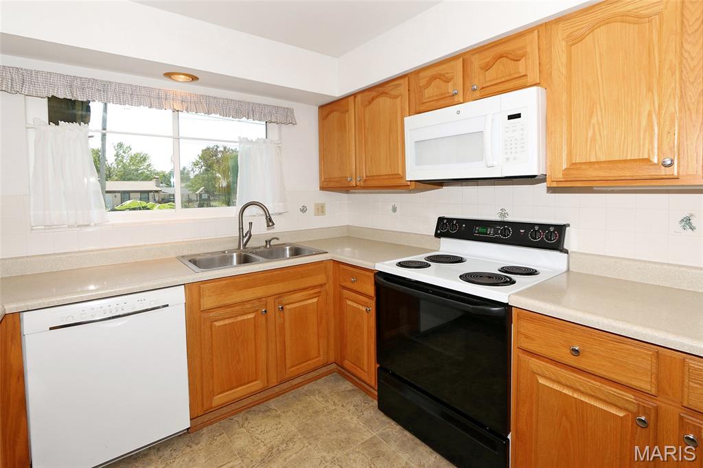 4828 Broad Oak Drive Property Photo 8