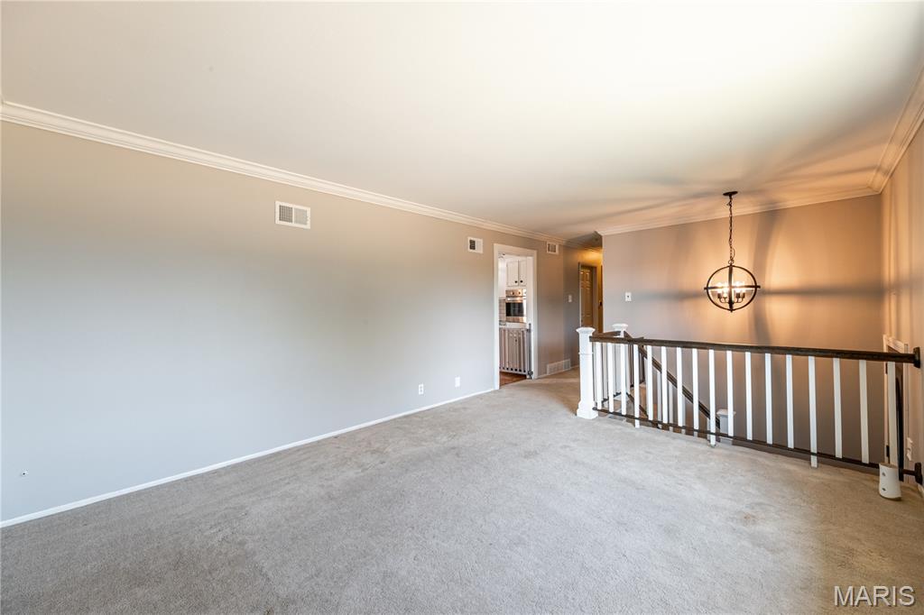 619 Robin Drive Property Photo 3