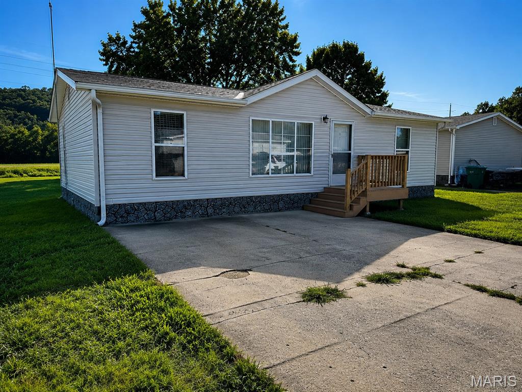 6104 Woodruff Drive Property Photo 1