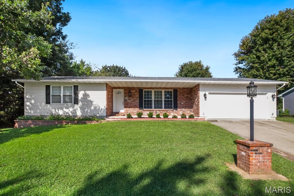 641 Falcon Drive Property Photo 1