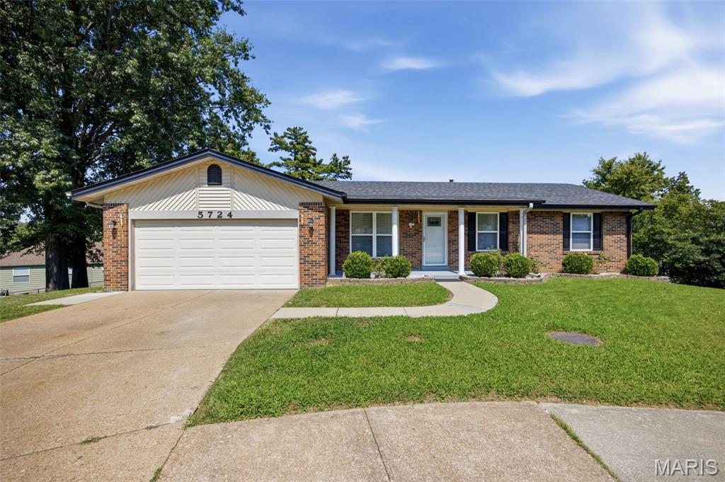 5724 Luffbury Circle Property Photo 1