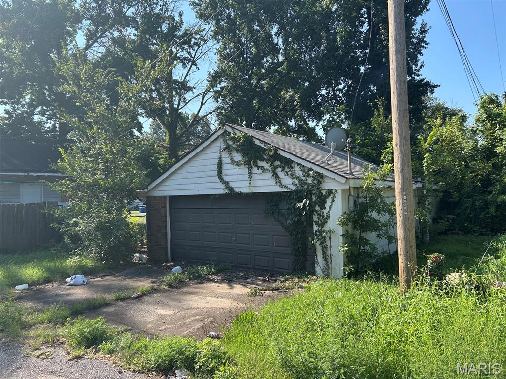 11823 Larimore Road Property Photo 1